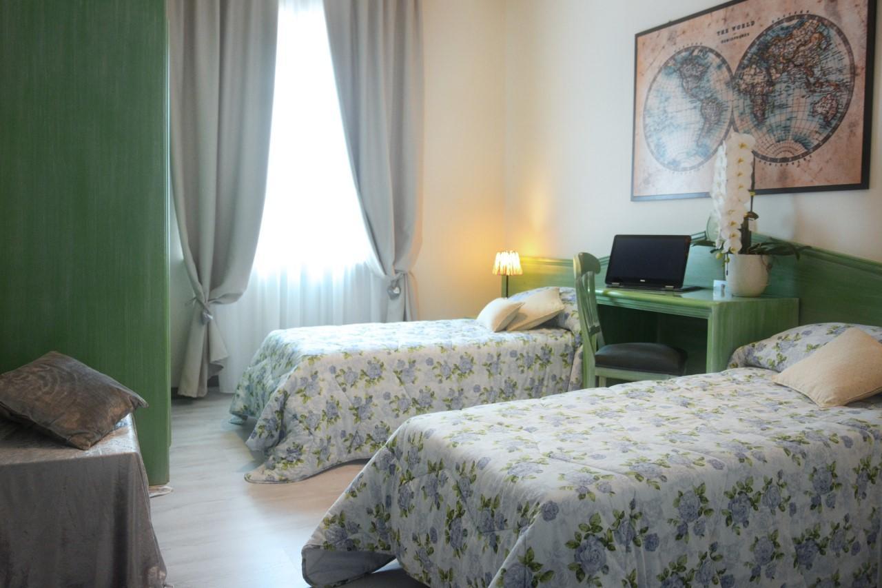 Hotel Oceano Песк'єра-дель-Гарда Екстер'єр фото