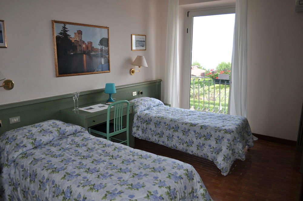 Hotel Oceano Песк'єра-дель-Гарда Екстер'єр фото