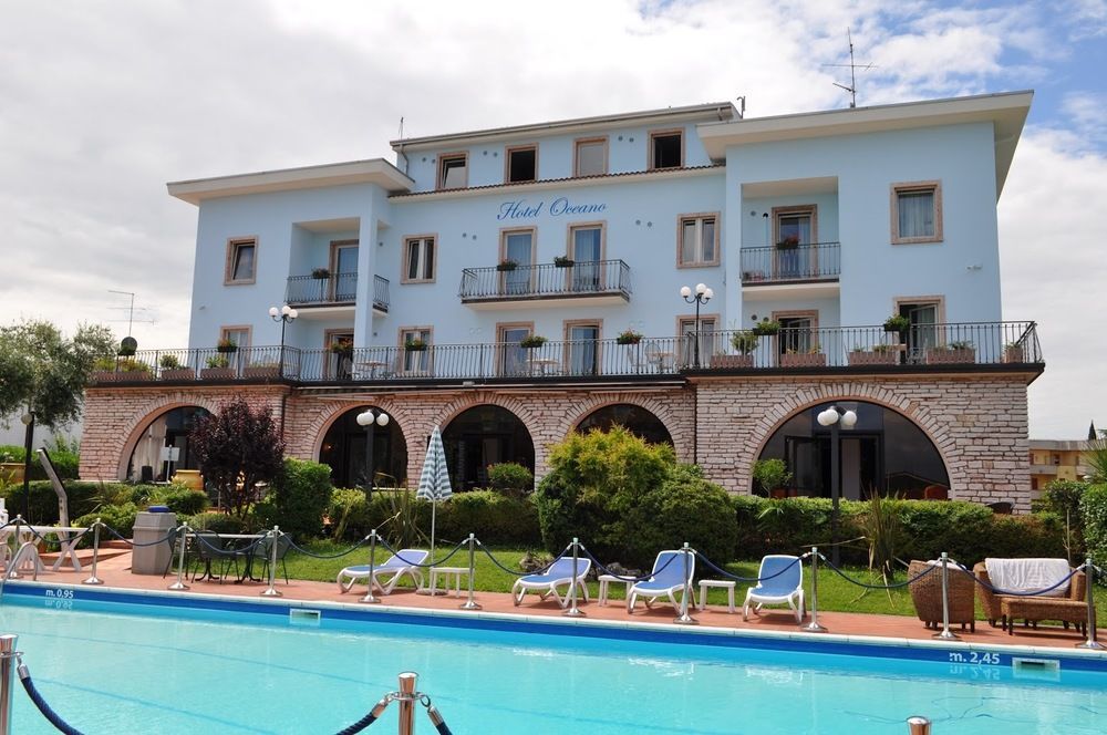 Hotel Oceano Песк'єра-дель-Гарда Екстер'єр фото