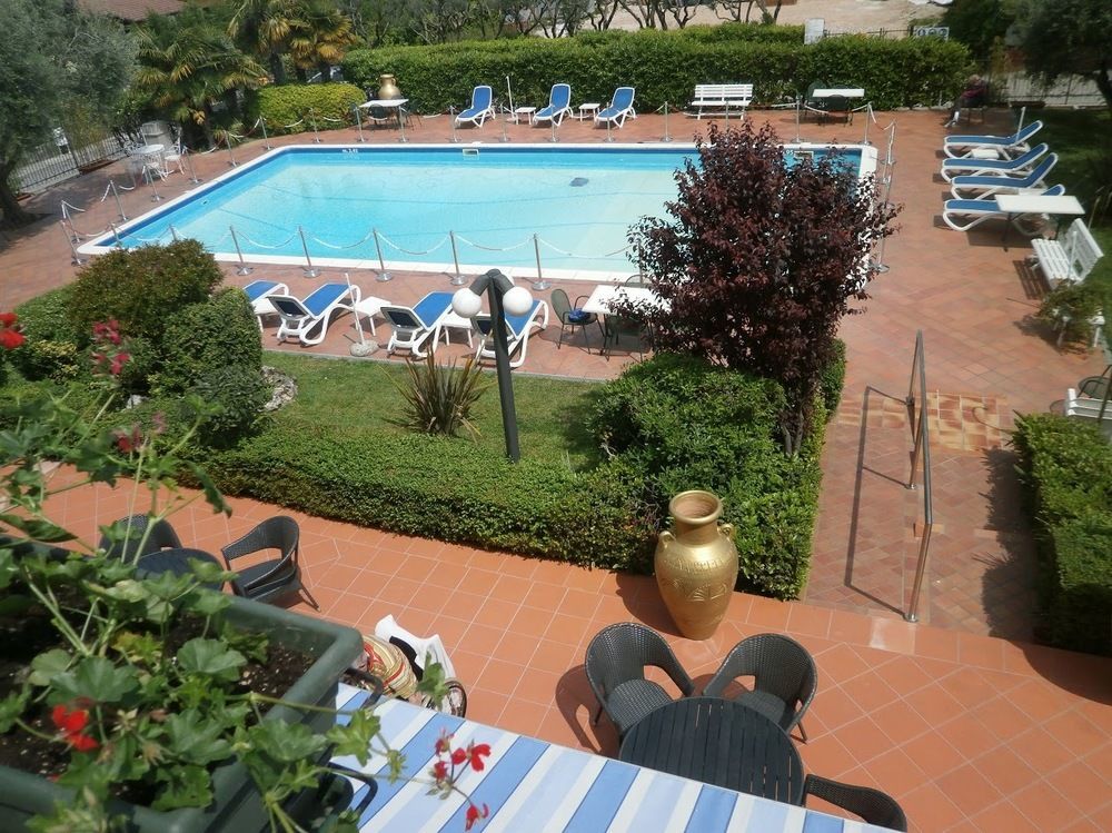 Hotel Oceano Песк'єра-дель-Гарда Екстер'єр фото