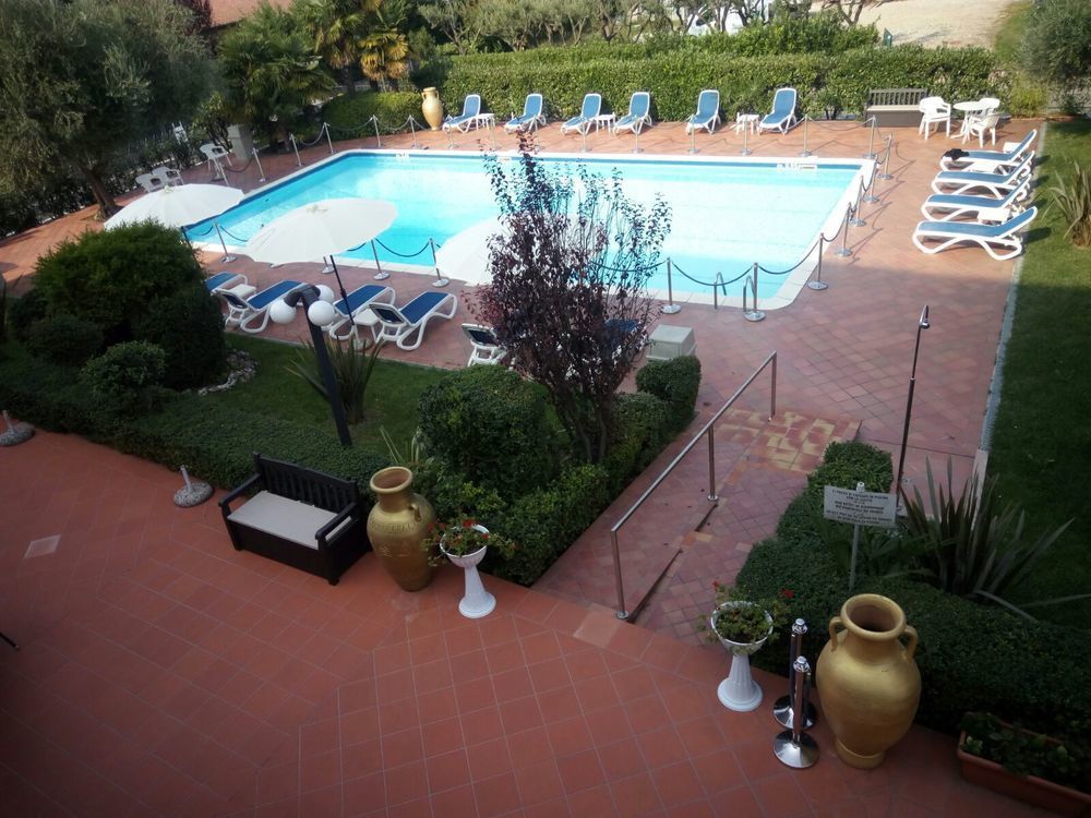 Hotel Oceano Песк'єра-дель-Гарда Екстер'єр фото