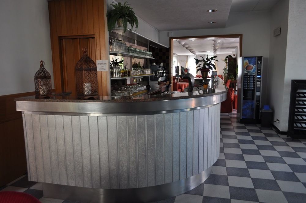 Hotel Oceano Песк'єра-дель-Гарда Екстер'єр фото