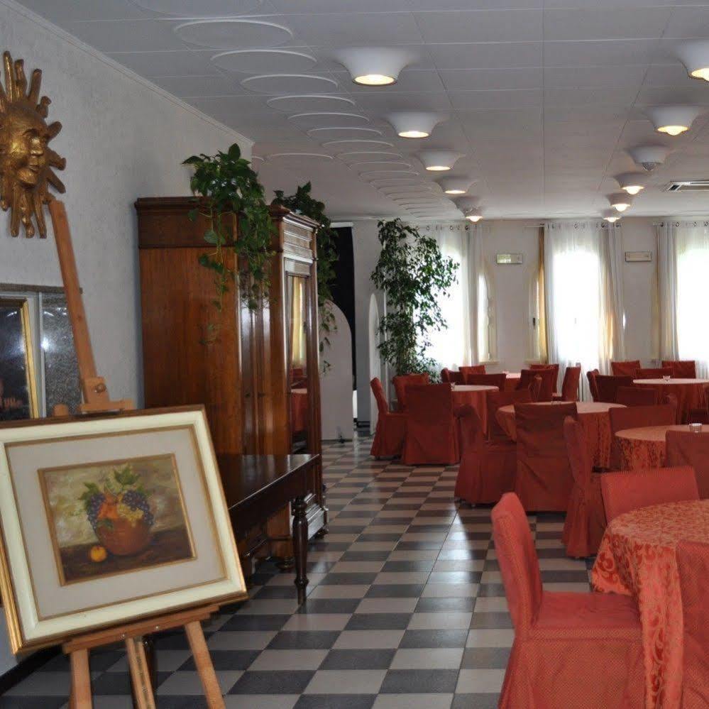 Hotel Oceano Песк'єра-дель-Гарда Екстер'єр фото