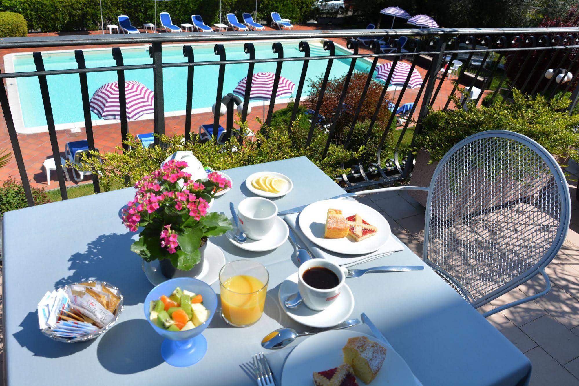 Hotel Oceano Песк'єра-дель-Гарда Екстер'єр фото